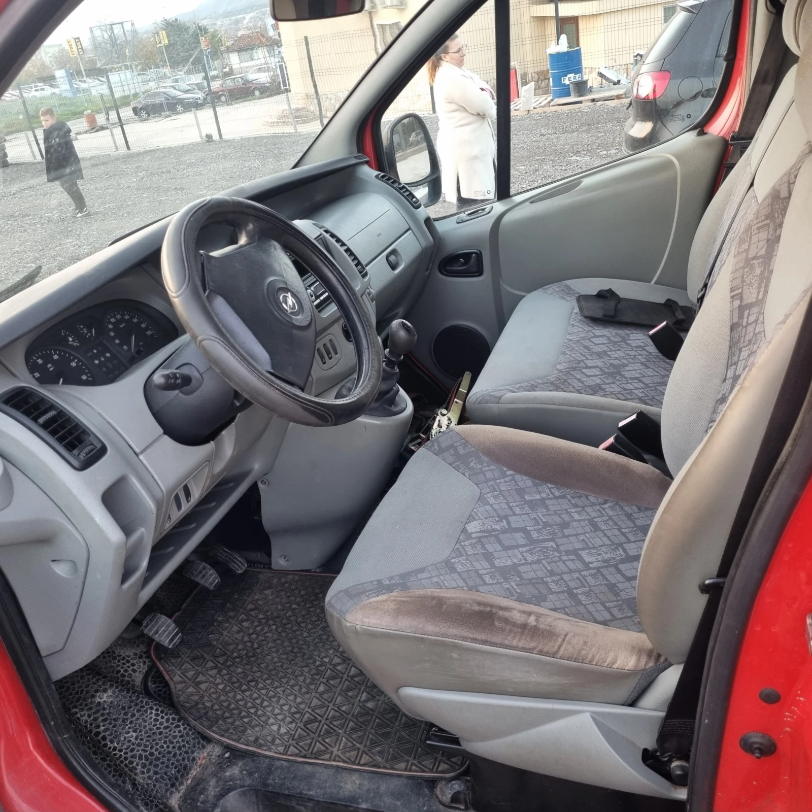 Opel Vivaro 1.9DTI 101кс - изображение 10