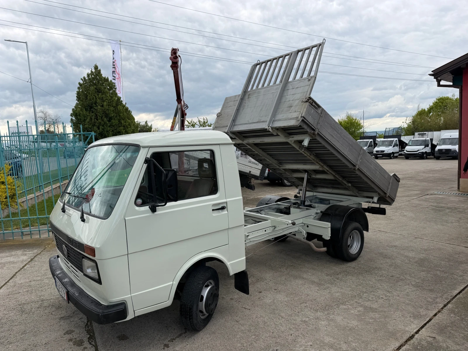 VW Lt Тристранен самосвал + Кран, снимка 2 - Камиони - 54294870