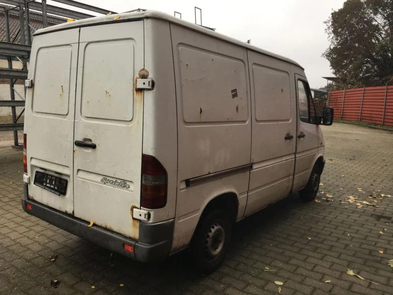 Охладителна система за Mercedes-Benz Sprinter 208, снимка 2 - Части - 22445598