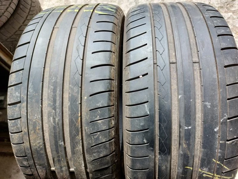 Гуми Летни 255/40R19, снимка 1 - Гуми и джанти - 36802261