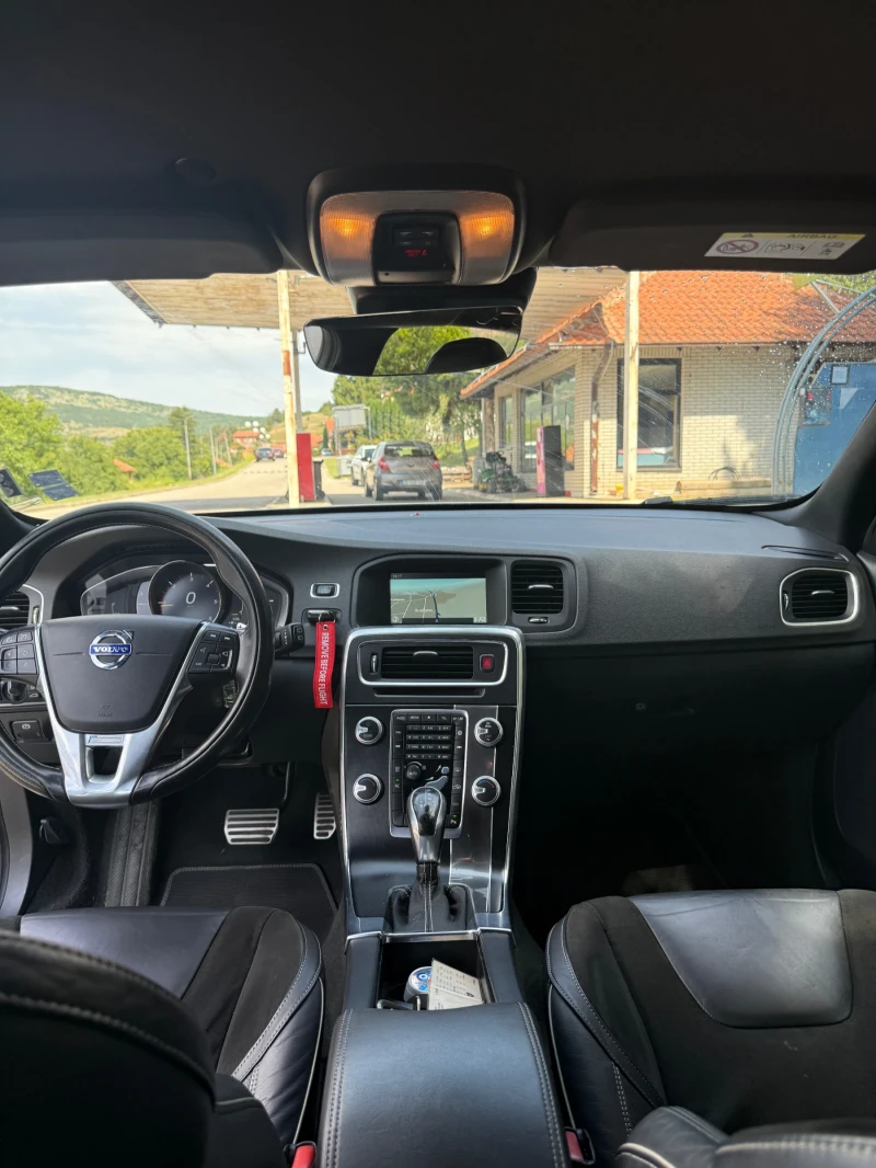 Volvo V60 R design, снимка 11 - Автомобили и джипове - 52282207