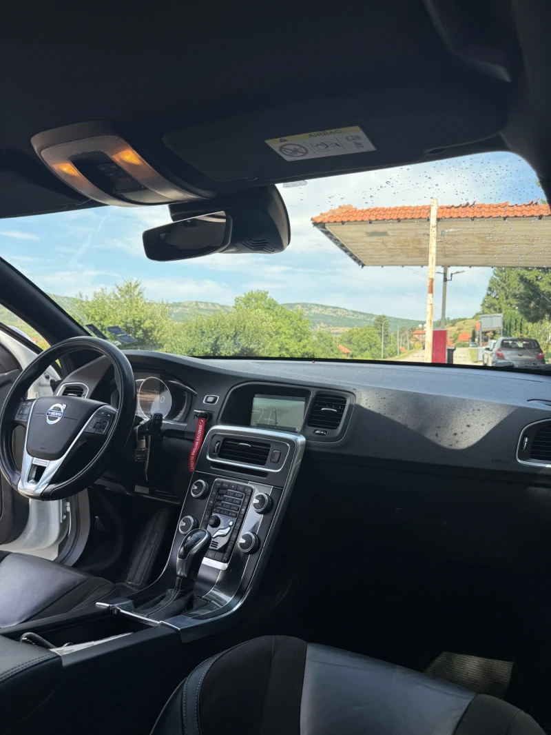 Volvo V60 R design, снимка 12 - Автомобили и джипове - 52282207