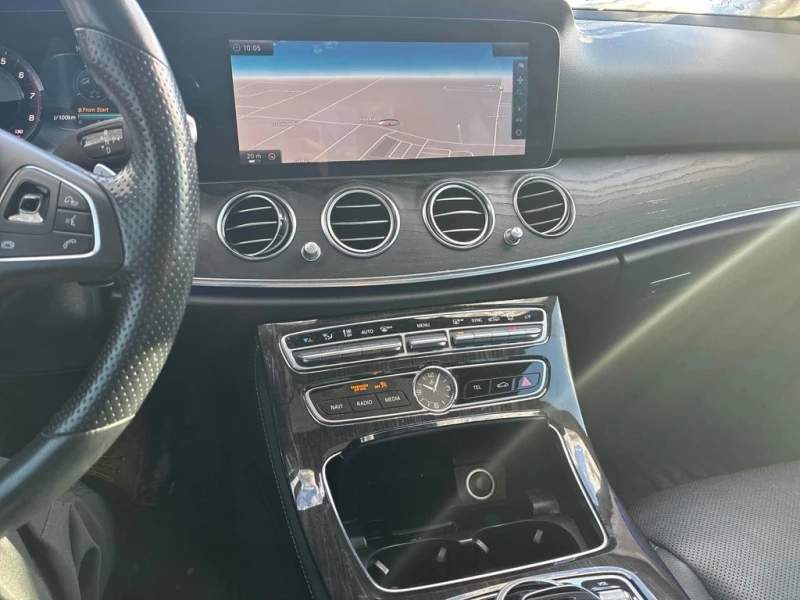 Mercedes-Benz E 300 * CARFAX * БЕЗ ПЪРВОНАЧАЛНА ВНОСКА, снимка 9 - Автомобили и джипове - 52670096