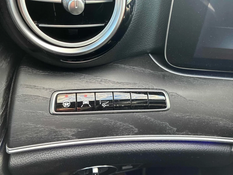 Mercedes-Benz E 300 * CARFAX * БЕЗ ПЪРВОНАЧАЛНА ВНОСКА, снимка 14 - Автомобили и джипове - 52670096