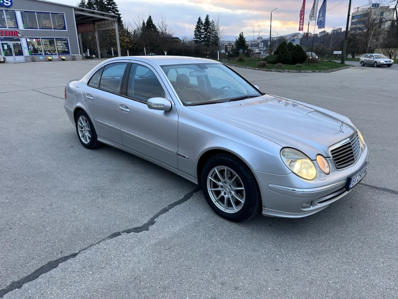 Mercedes-Benz E 220, снимка 2 - Автомобили и джипове - 52754092