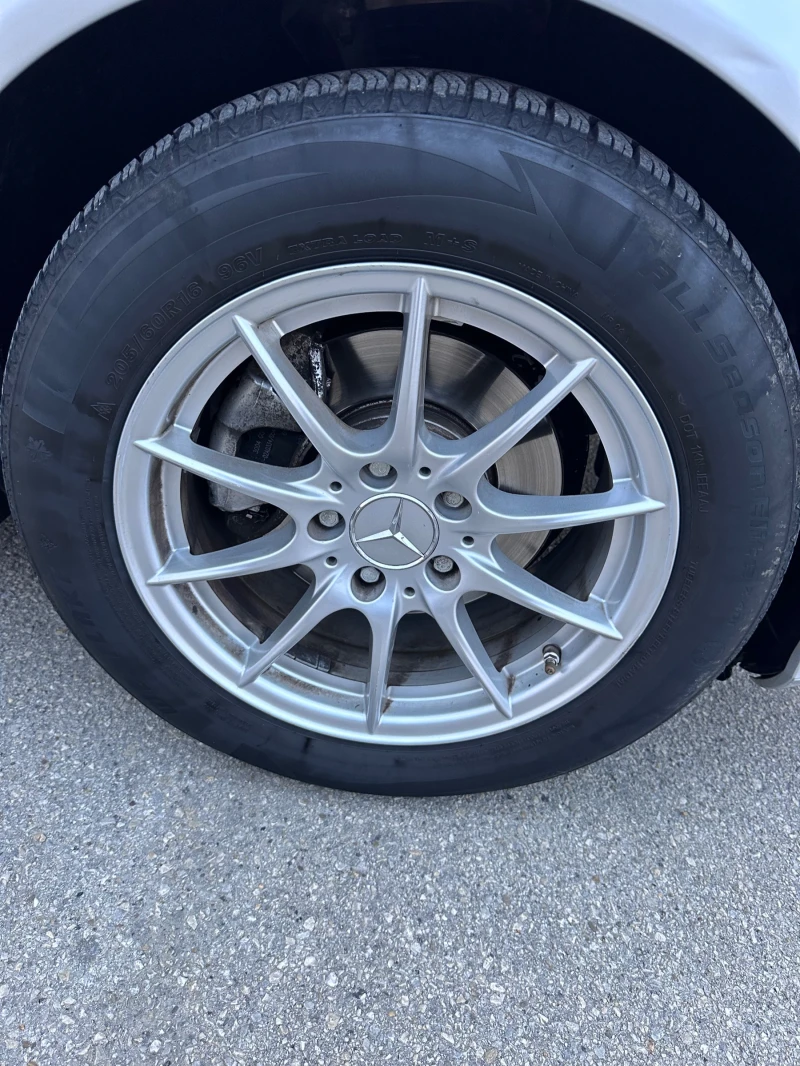 Mercedes-Benz E 220, снимка 4 - Автомобили и джипове - 52754092