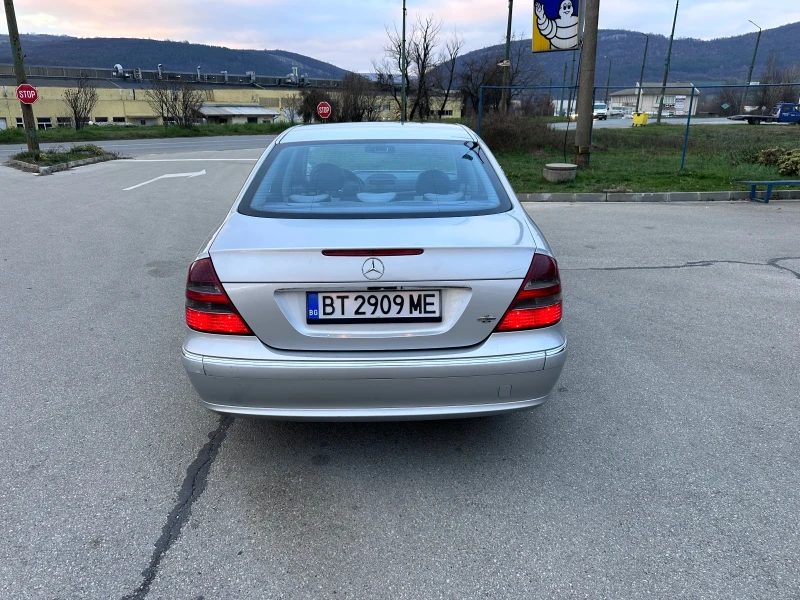 Mercedes-Benz E 220, снимка 6 - Автомобили и джипове - 52754092