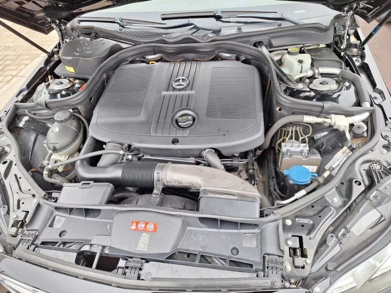 Mercedes-Benz E 220 Avangarte, снимка 13 - Автомобили и джипове - 53221709
