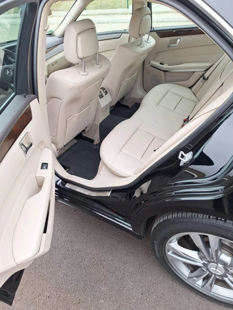Mercedes-Benz E 220 Avangarte, снимка 12 - Автомобили и джипове - 53221709