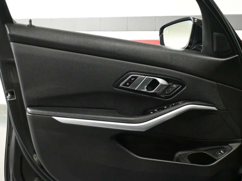 BMW 330 xDrive No Accident Digital Dash Navigation S, снимка 11 - Автомобили и джипове - 53230379