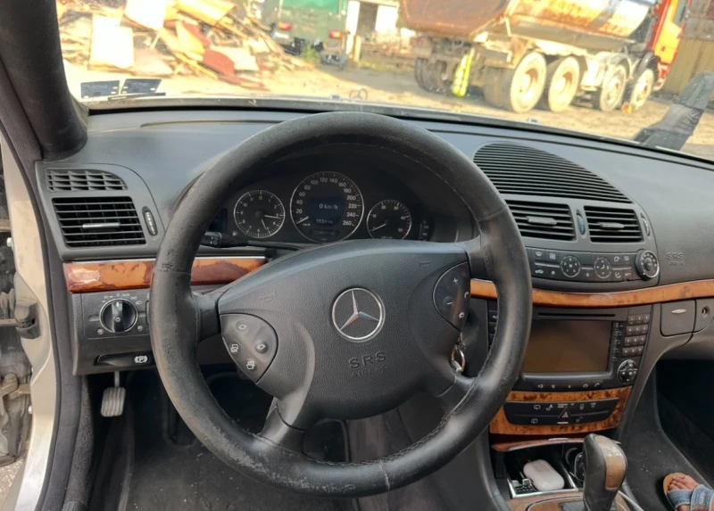 Mercedes-Benz E 270, снимка 5 - Автомобили и джипове - 53584514