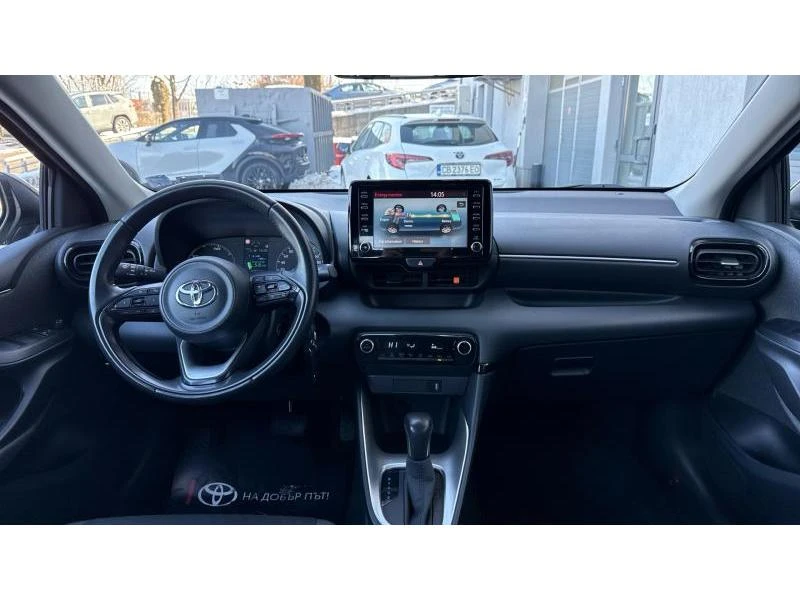 Toyota Yaris 1.5 HSD FANCY, снимка 8 - Автомобили и джипове - 49219132