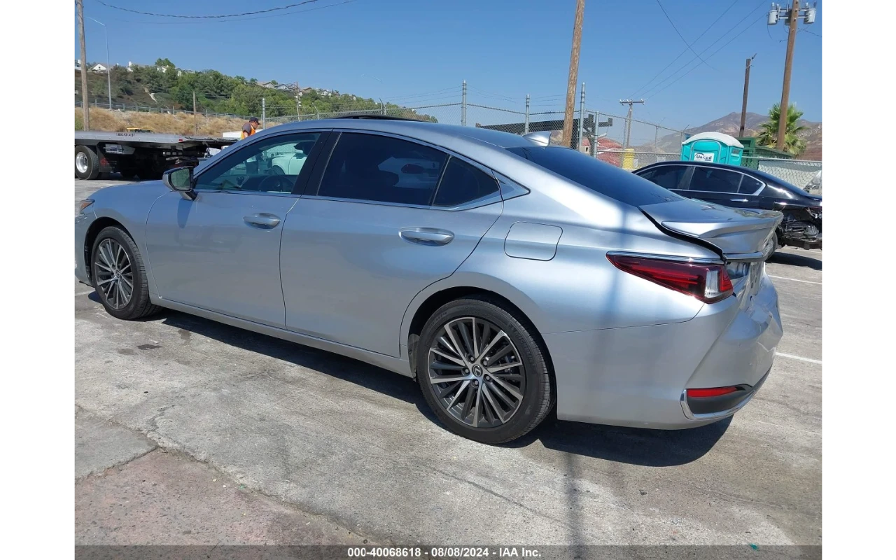 Lexus ES 300 ES 300H * 2.5L * LED * Дистроник - изображение 5