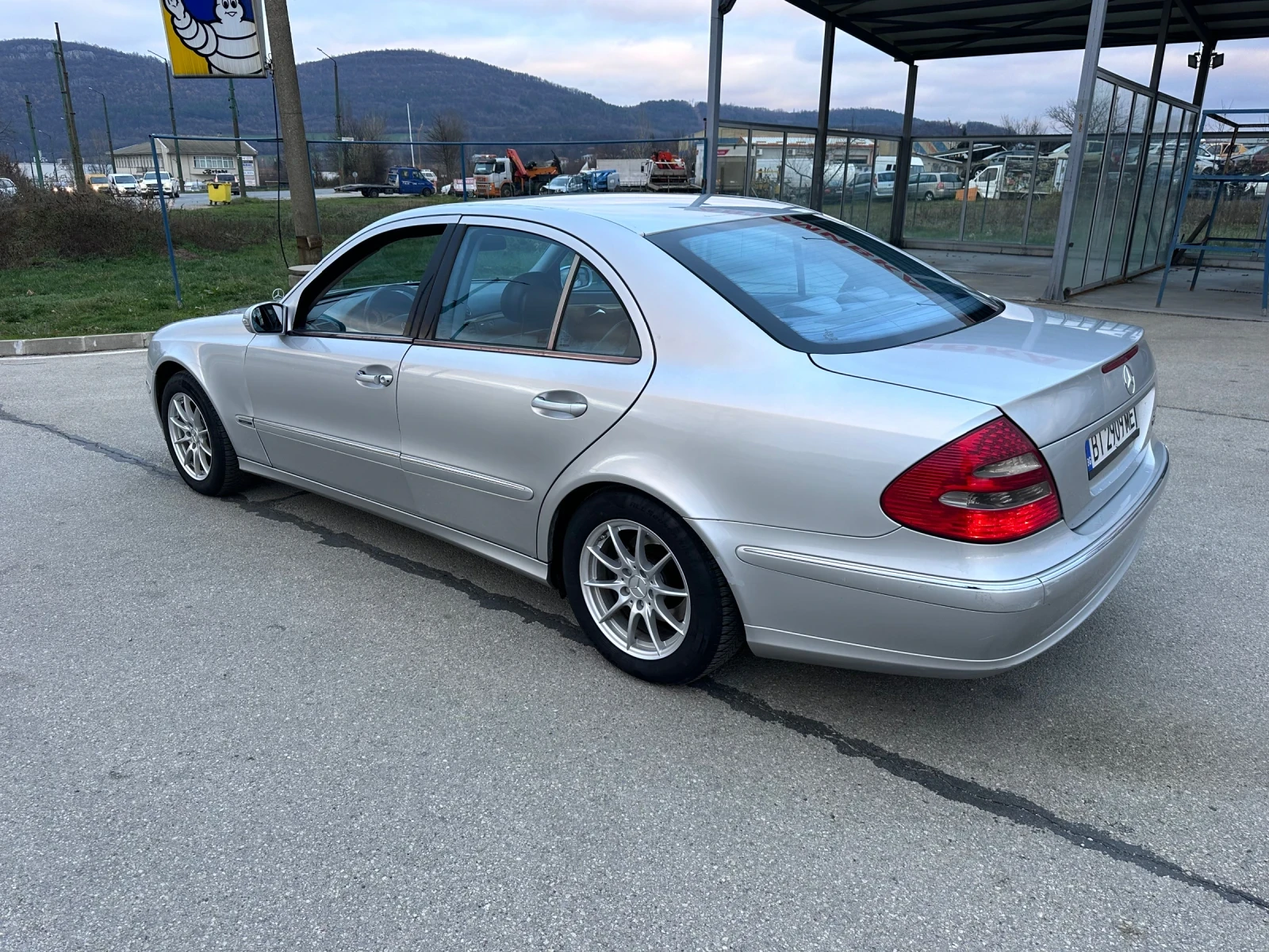 Mercedes-Benz E 220  - изображение 7