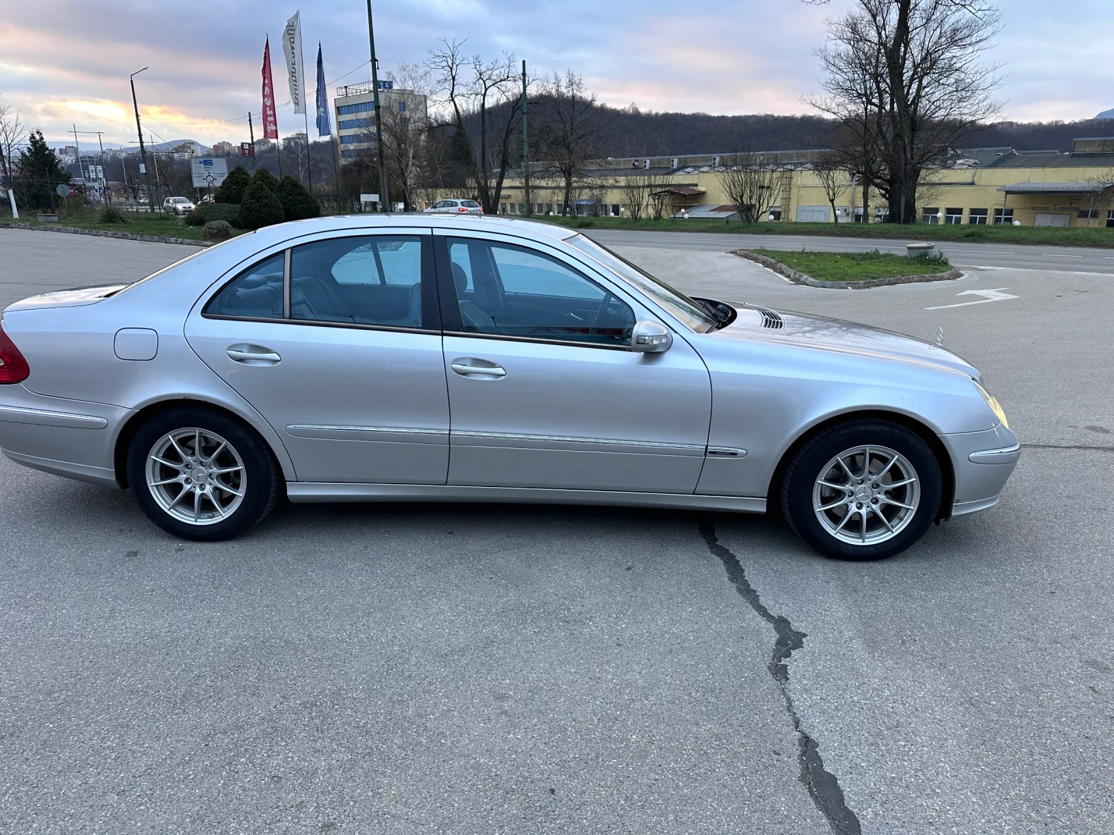 Mercedes-Benz E 220  - изображение 3