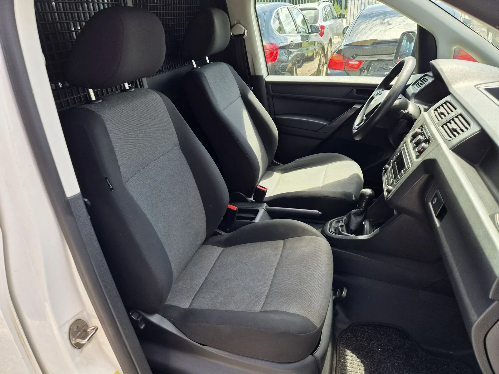 VW Caddy 2.0TDI, снимка 9 - Автомобили и джипове - 54067626