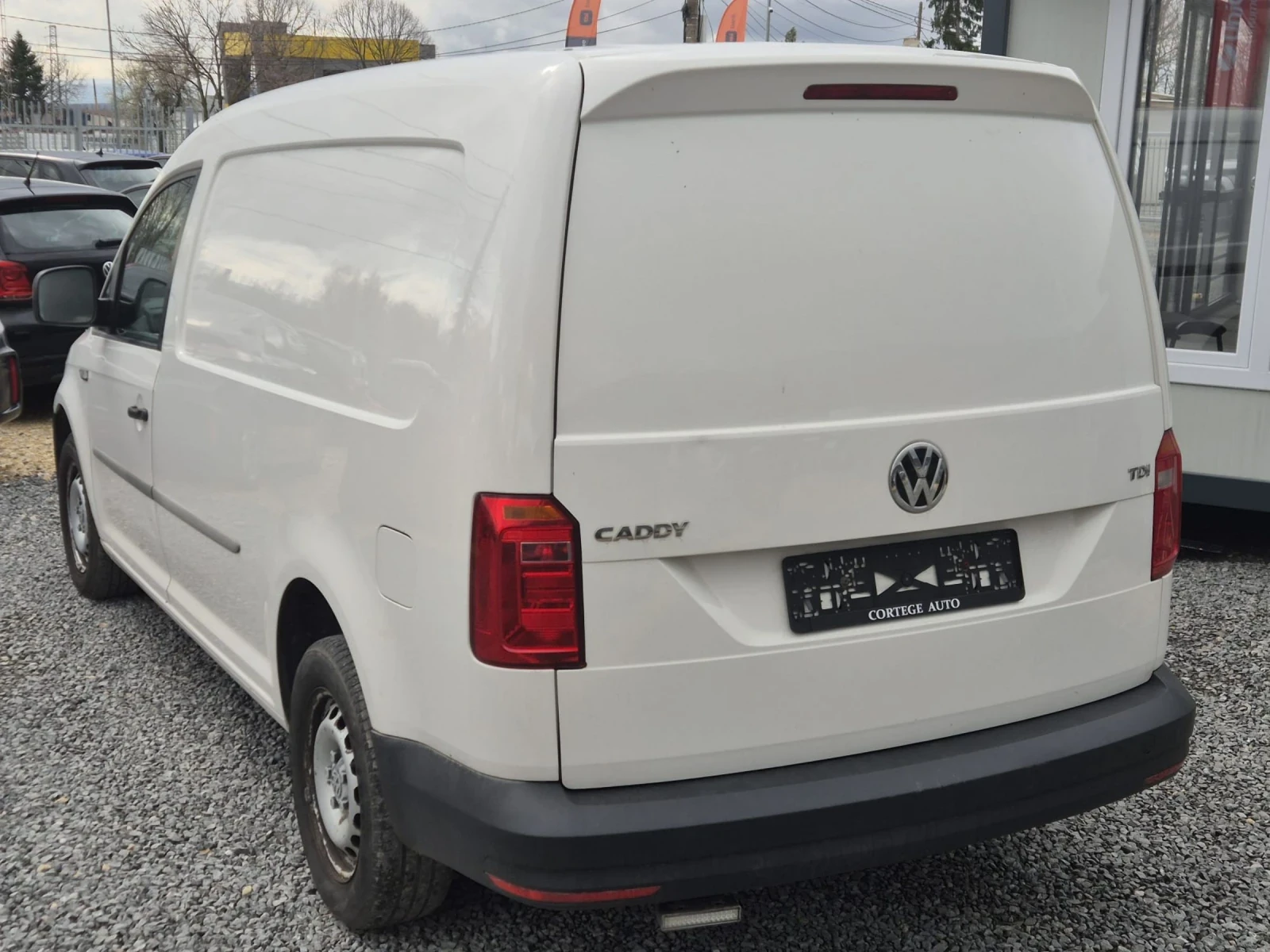 VW Caddy 2.0TDI, снимка 7 - Автомобили и джипове - 54067626