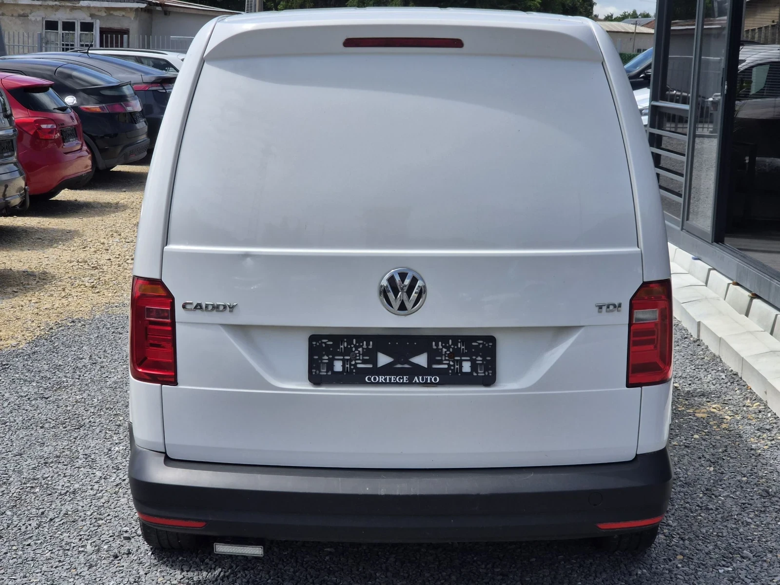 VW Caddy 2.0TDI, снимка 7 - Автомобили и джипове - 54067626