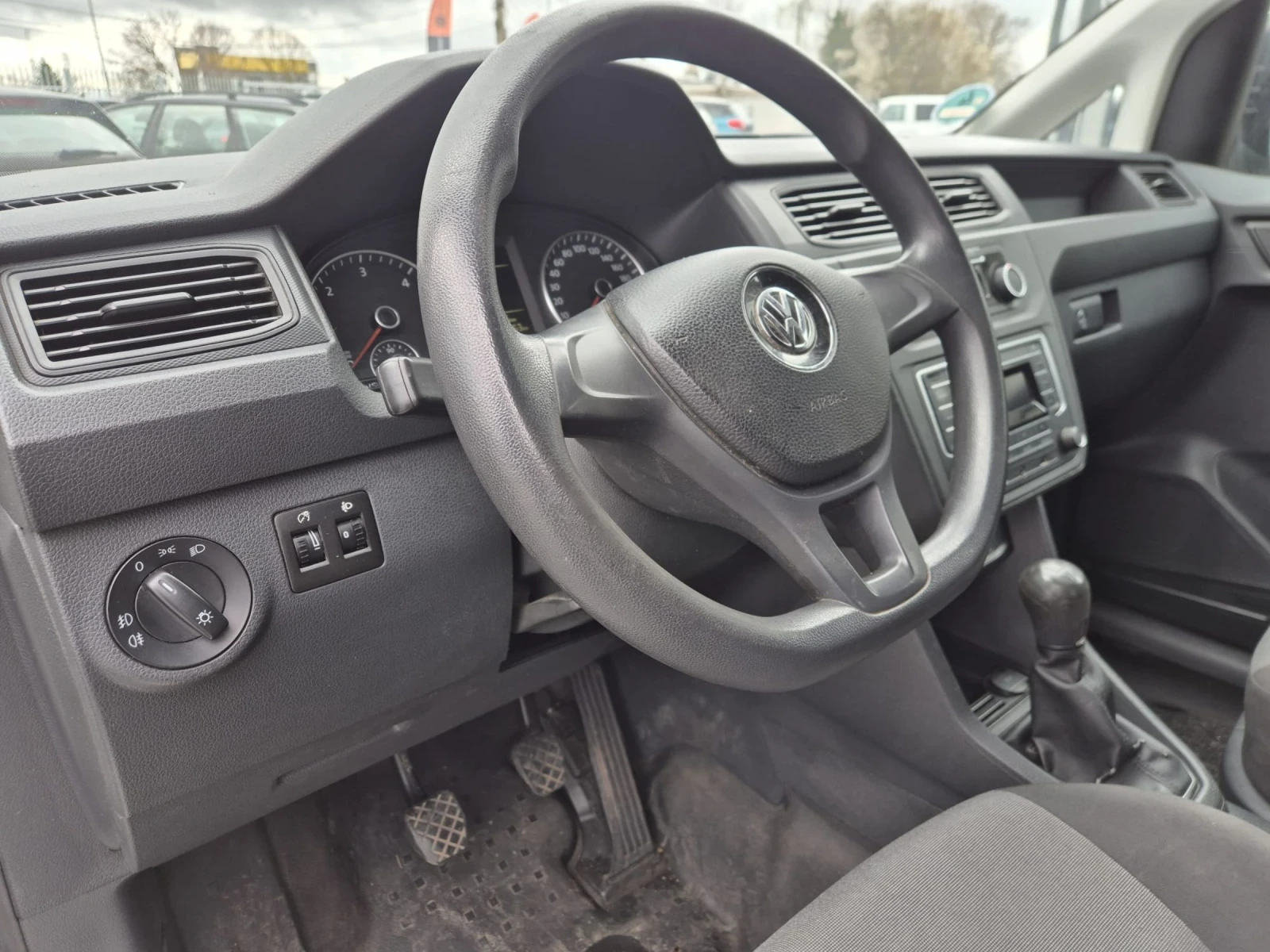 VW Caddy 2.0TDI, снимка 10 - Автомобили и джипове - 54067626