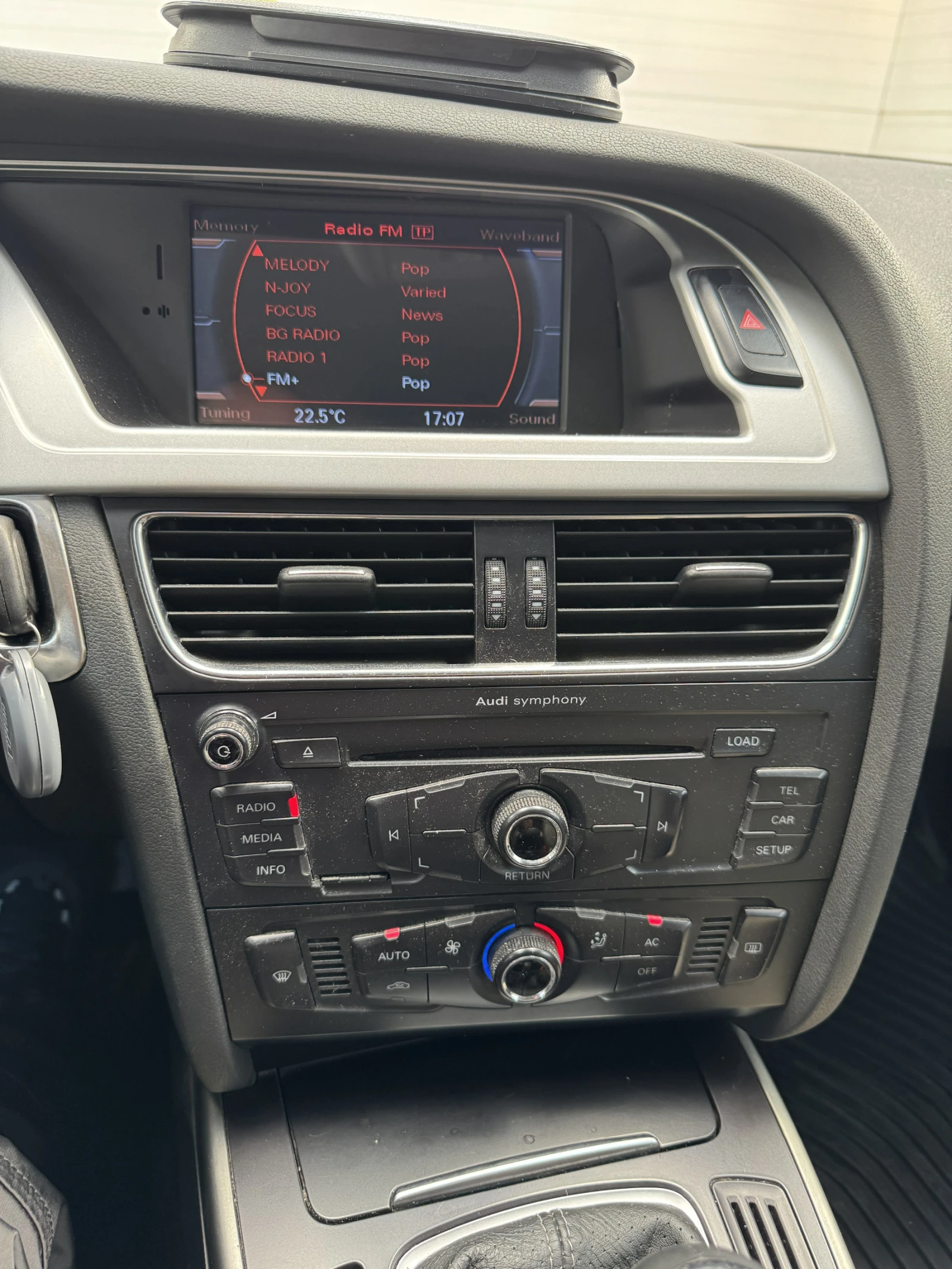 Audi A4 3.0TDI, снимка 8 - Автомобили и джипове - 54599463