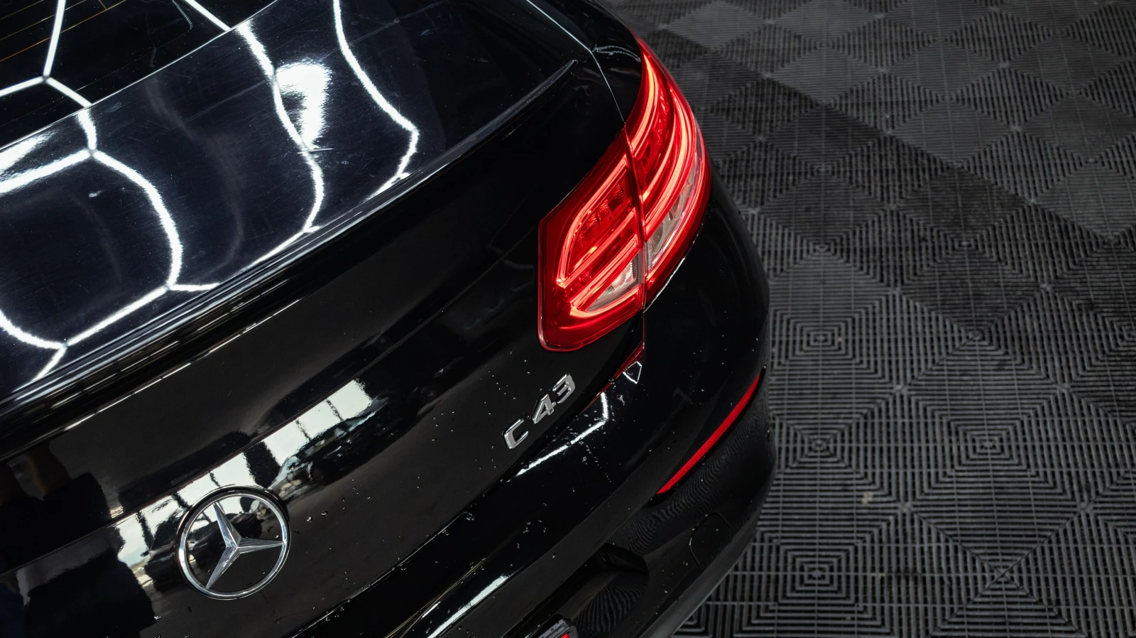 Mercedes-Benz C 43 AMG * НАЛИЧНА В БГ* ДИСТРОНИК* 360 КАМЕРА* BURMASTER* , снимка 16 - Автомобили и джипове - 55444578