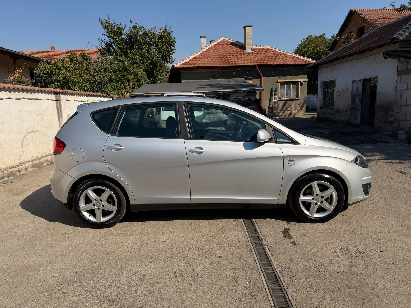 Seat Altea 1.6TDI, снимка 5 - Автомобили и джипове - 56373625