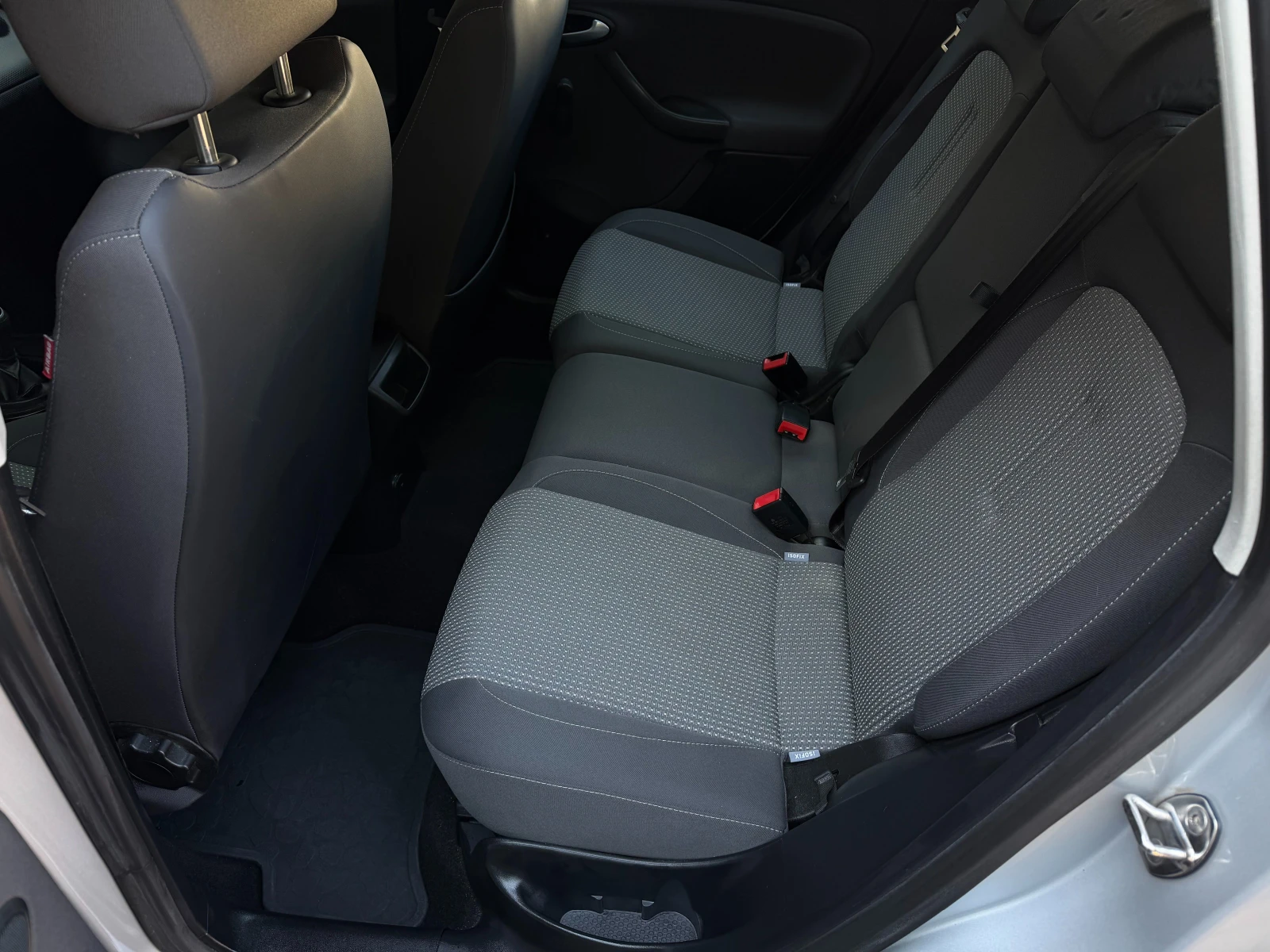 Seat Altea 1.6TDI, снимка 11 - Автомобили и джипове - 56373625