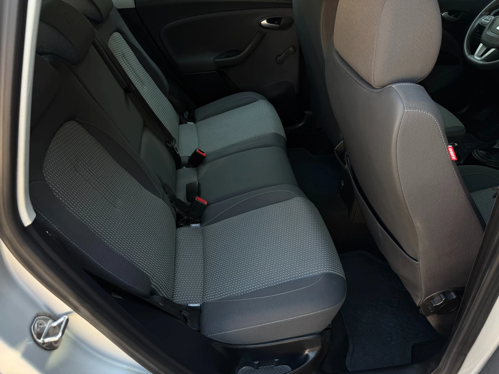Seat Altea 1.6TDI, снимка 12 - Автомобили и джипове - 56373625