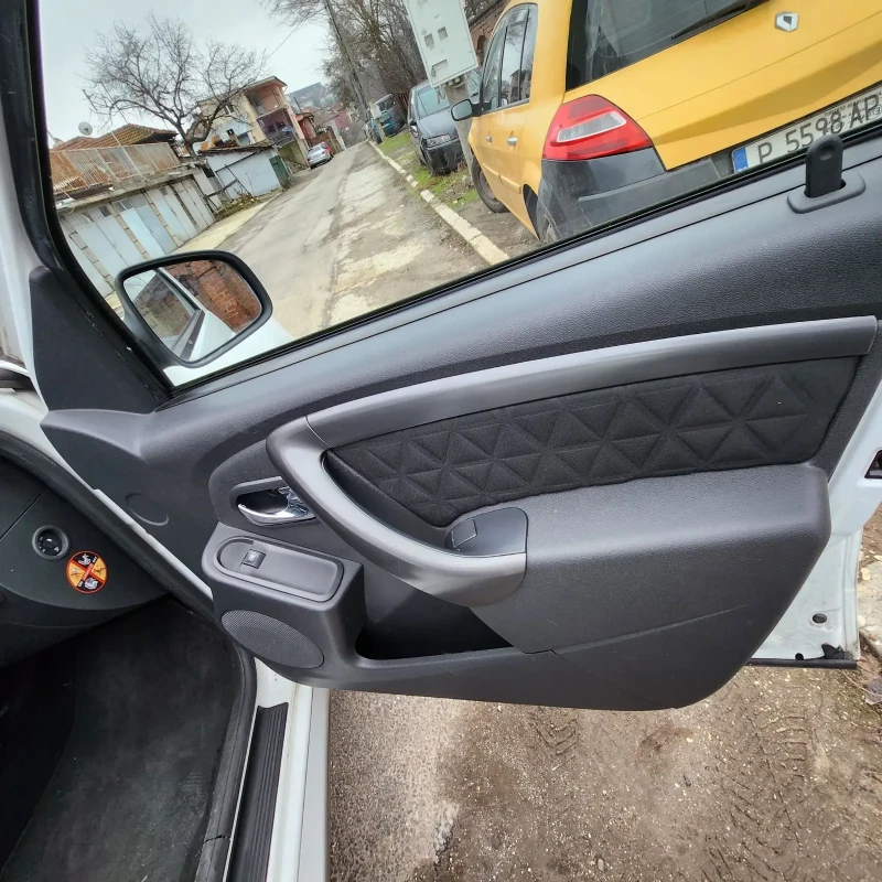 Dacia Duster 1.2 TCe 125hp 4x2 euro6, снимка 15 - Автомобили и джипове - 53306303