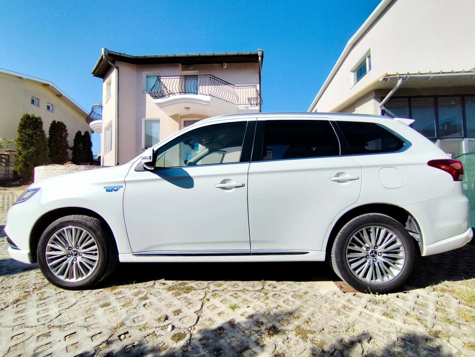 Mitsubishi Outlander PHEV - изображение 2