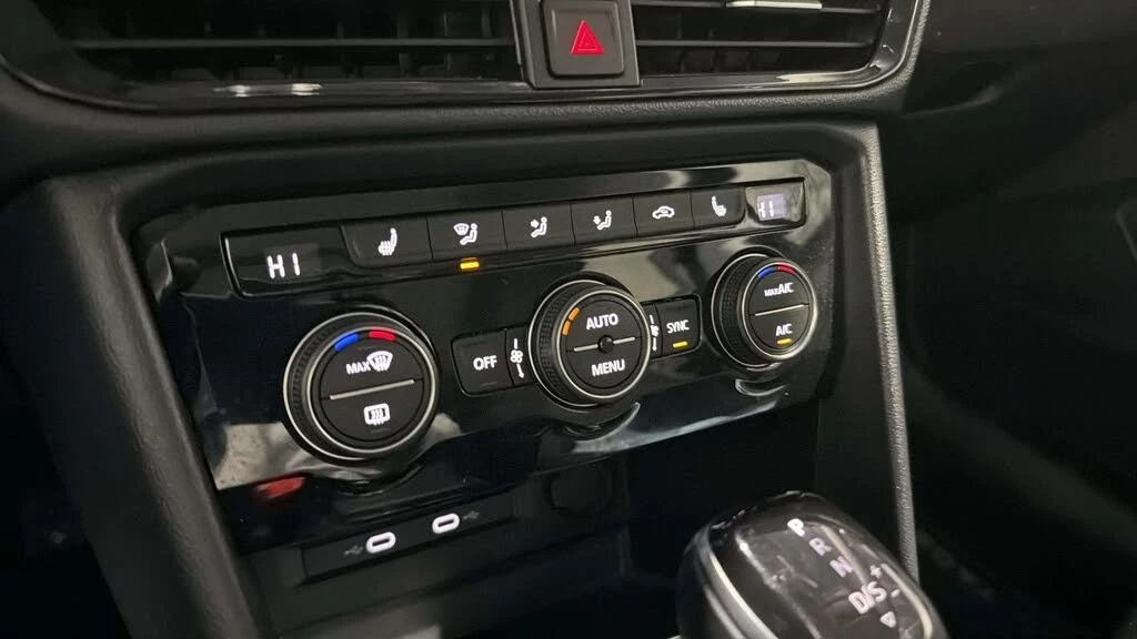 VW Taos Comfortline 4Motion* АвтоКредит* (Цена до БГ) , снимка 16 - Автомобили и джипове - 54005640