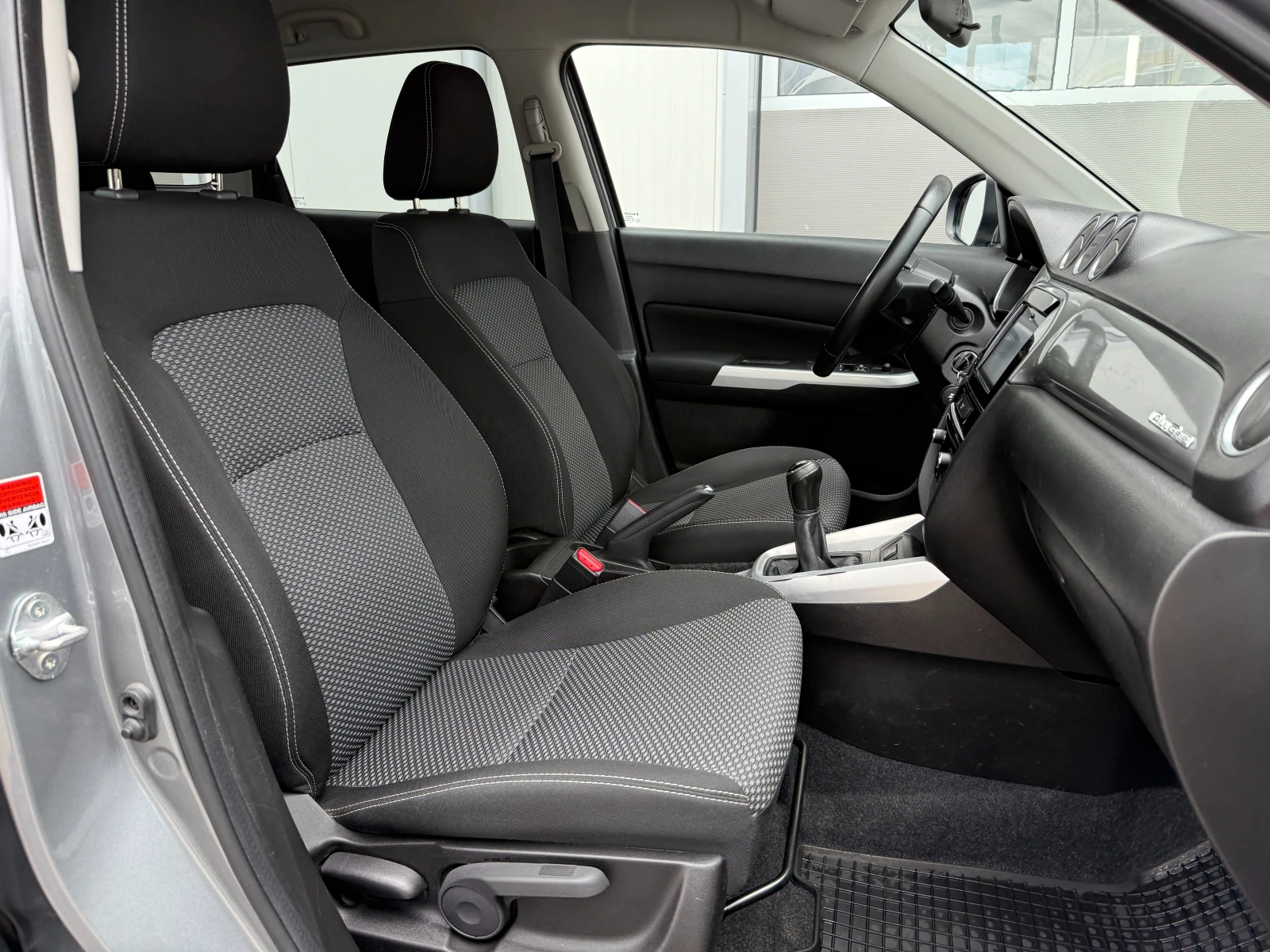 Suzuki Vitara 1.6 4x4 , снимка 12 - Автомобили и джипове - 54537713