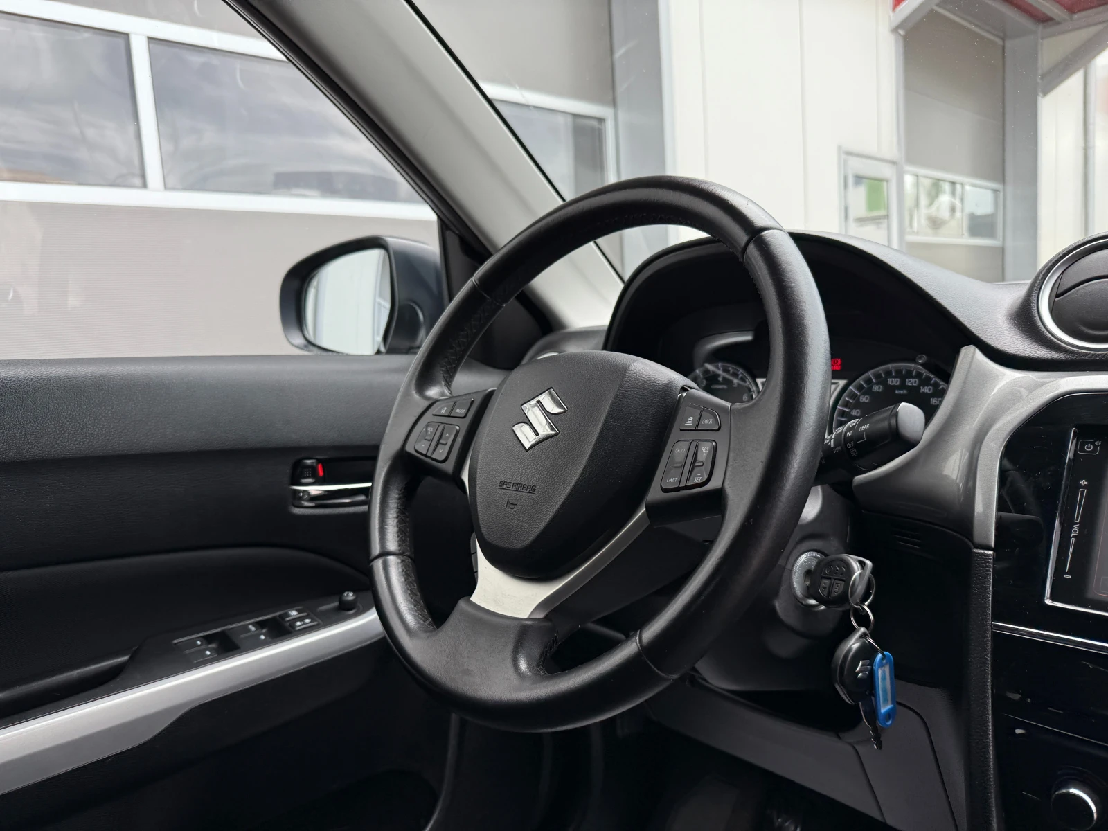 Suzuki Vitara 1.6 4x4 , снимка 10 - Автомобили и джипове - 54537713