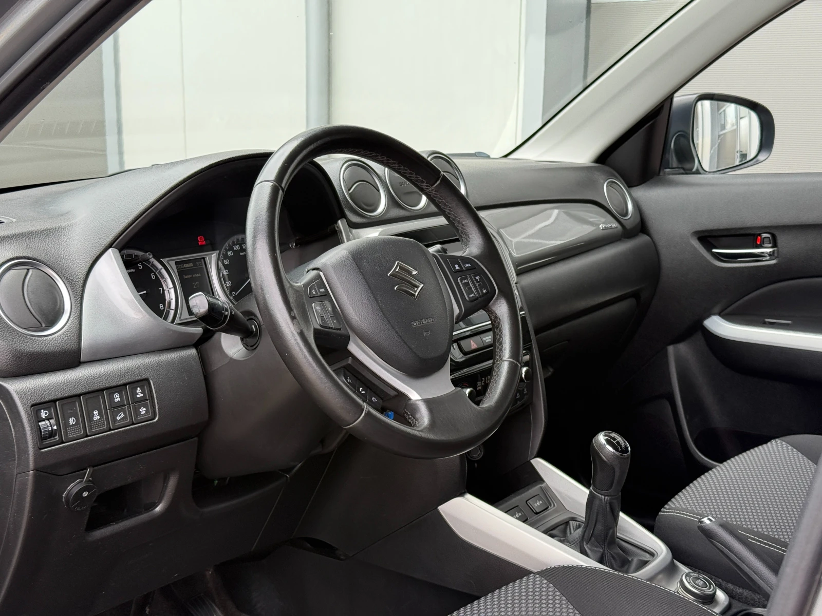 Suzuki Vitara 1.6 4x4 , снимка 9 - Автомобили и джипове - 54537713
