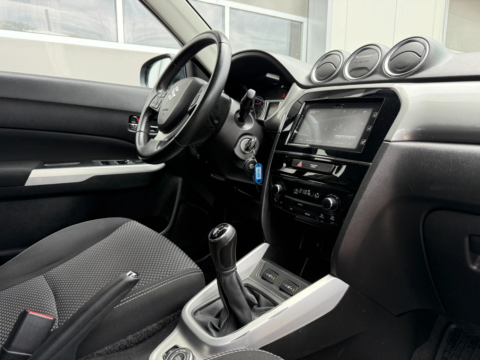Suzuki Vitara 1.6 4x4 , снимка 15 - Автомобили и джипове - 54537713