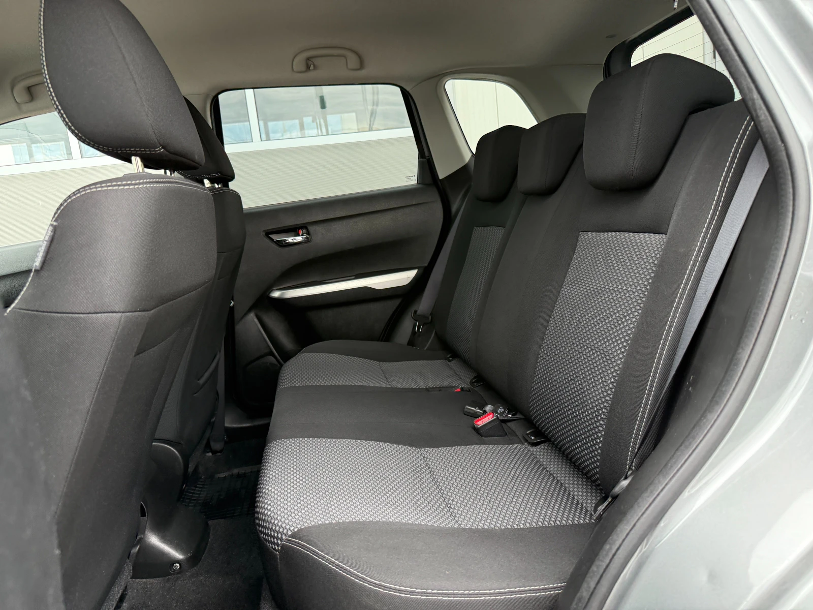 Suzuki Vitara 1.6 4x4 , снимка 13 - Автомобили и джипове - 54537713
