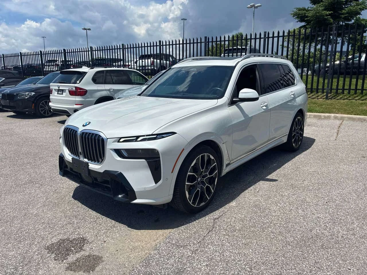 BMW X7 * xDrive40i * М ПАКЕТ * ВЪЗДУХ * ХЕДЪП * ОБДУХВАНЕ