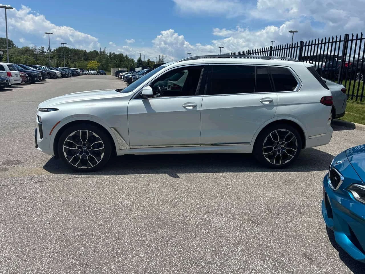 BMW X7 * xDrive40i * М ПАКЕТ * ВЪЗДУХ * ХЕДЪП * ОБДУХВАНЕ, снимка 2 - Автомобили и джипове - 54948346
