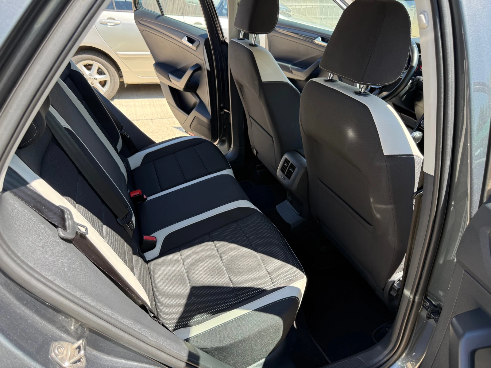VW T-Roc 2.0TDI DSG 4Motion , снимка 12 - Автомобили и джипове - 55695701