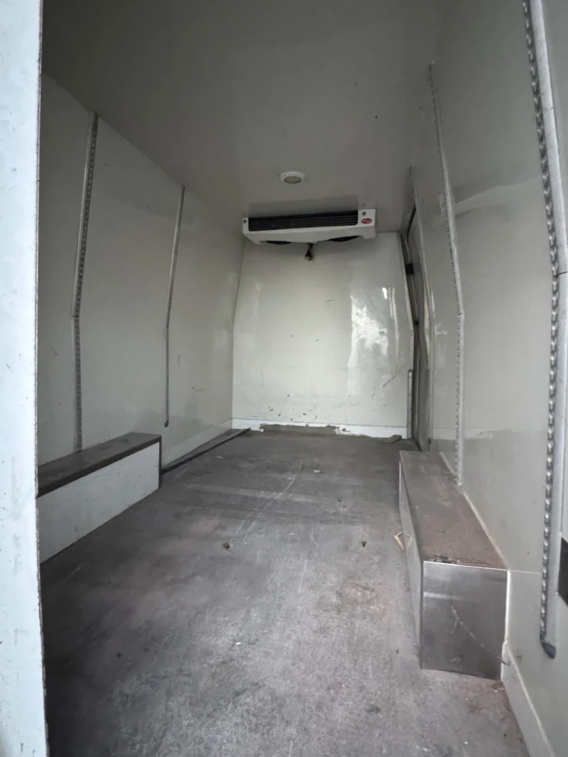 VW Crafter Хладилен, снимка 12 - Бусове и автобуси - 52463337