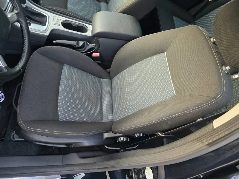 Ford Mondeo 2.3i 160K.C. / АВТОМАТ / КЛИМАТРОНИК, снимка 6 - Автомобили и джипове - 50599121