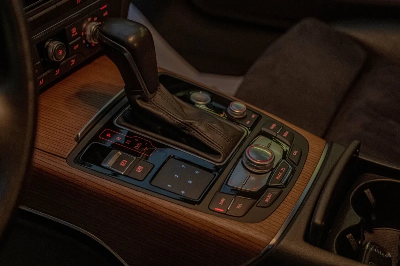 Audi A6 3.0TDI/Quattro/Седан/Drive Select/Pre Sense/BiXeno, снимка 8 - Автомобили и джипове - 52369233