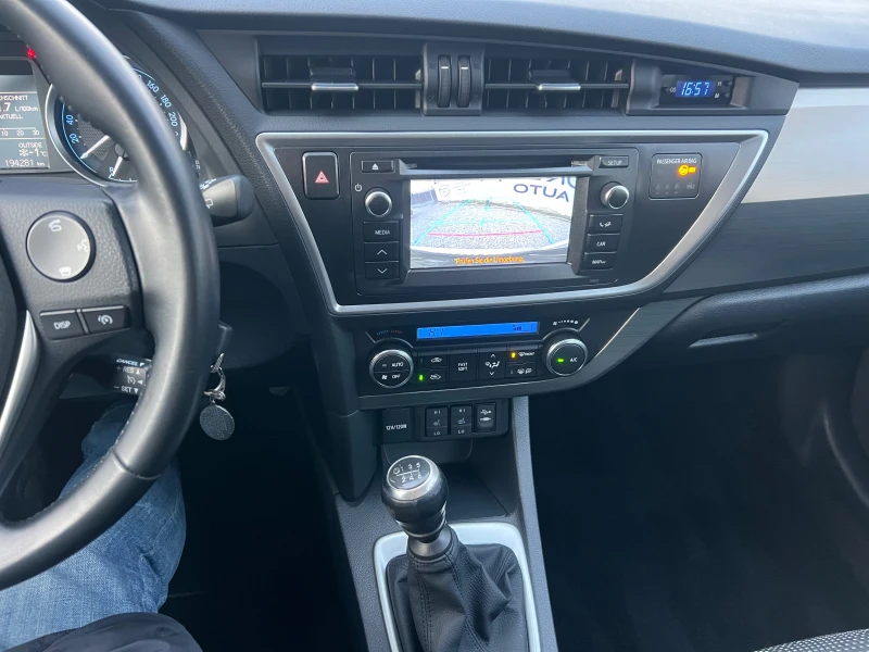Toyota Auris 1.6-FULL, снимка 14 - Автомобили и джипове - 53179983