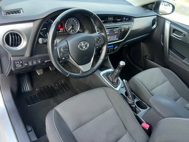 Toyota Auris 1.6-FULL, снимка 10 - Автомобили и джипове - 53179983