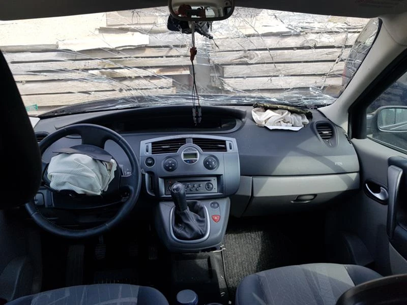 Renault Scenic 1.5 DCI - 82ks, снимка 11 - Автомобили и джипове - 21300323