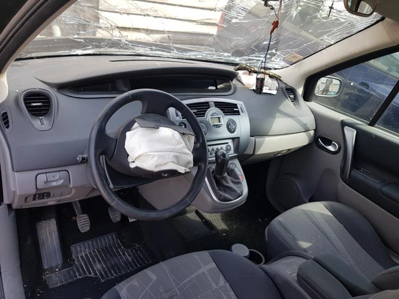 Renault Scenic 1.5 DCI - 82ks, снимка 13 - Автомобили и джипове - 21300323