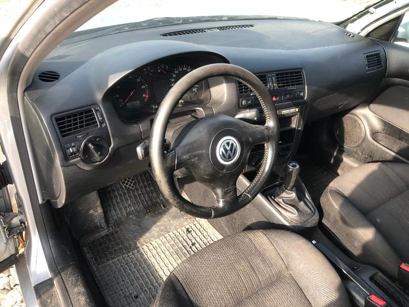 VW Bora 1.6 AUS, снимка 5 - Автомобили и джипове - 45090223