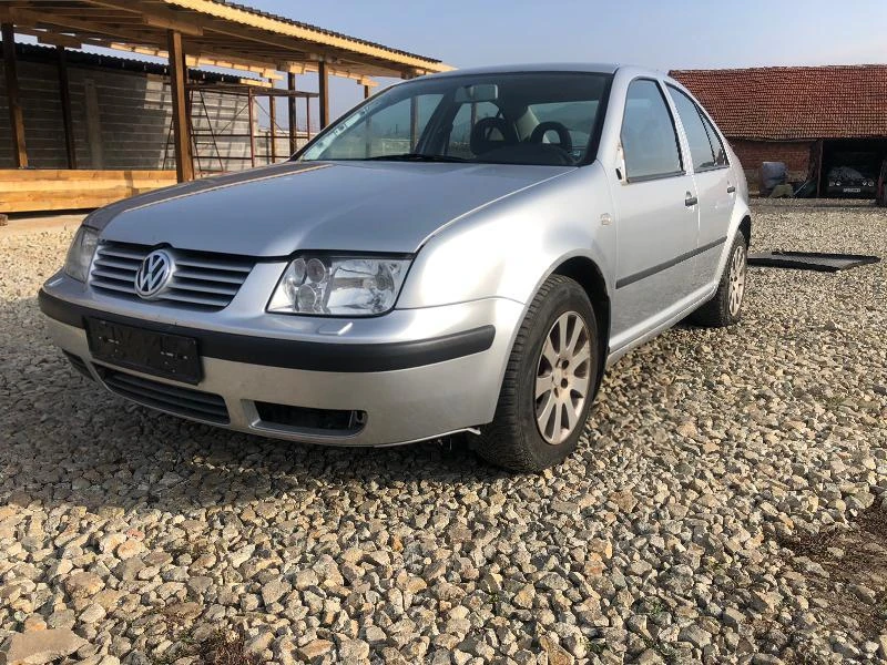 VW Bora 1.6 AUS, снимка 1 - Автомобили и джипове - 45090223