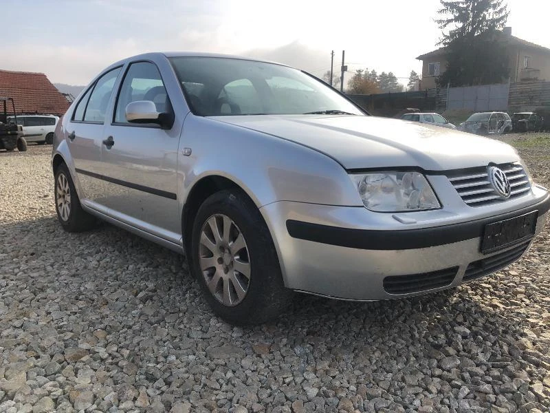 VW Bora 1.6 AUS, снимка 3 - Автомобили и джипове - 45090223