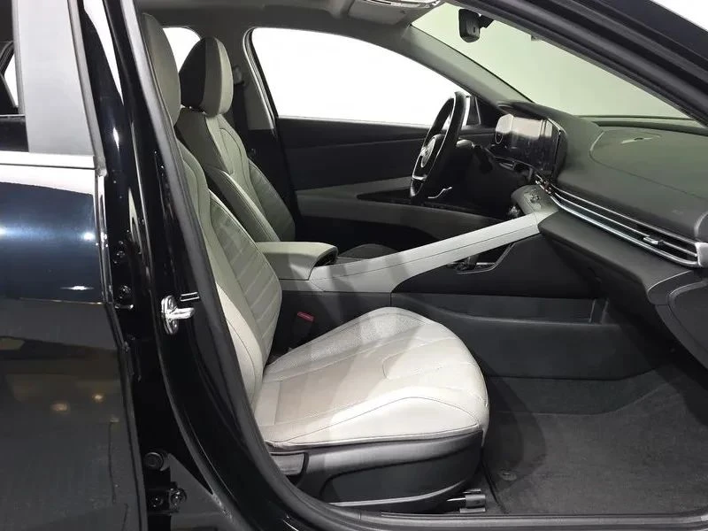 Hyundai Elantra, снимка 11 - Автомобили и джипове - 56724770